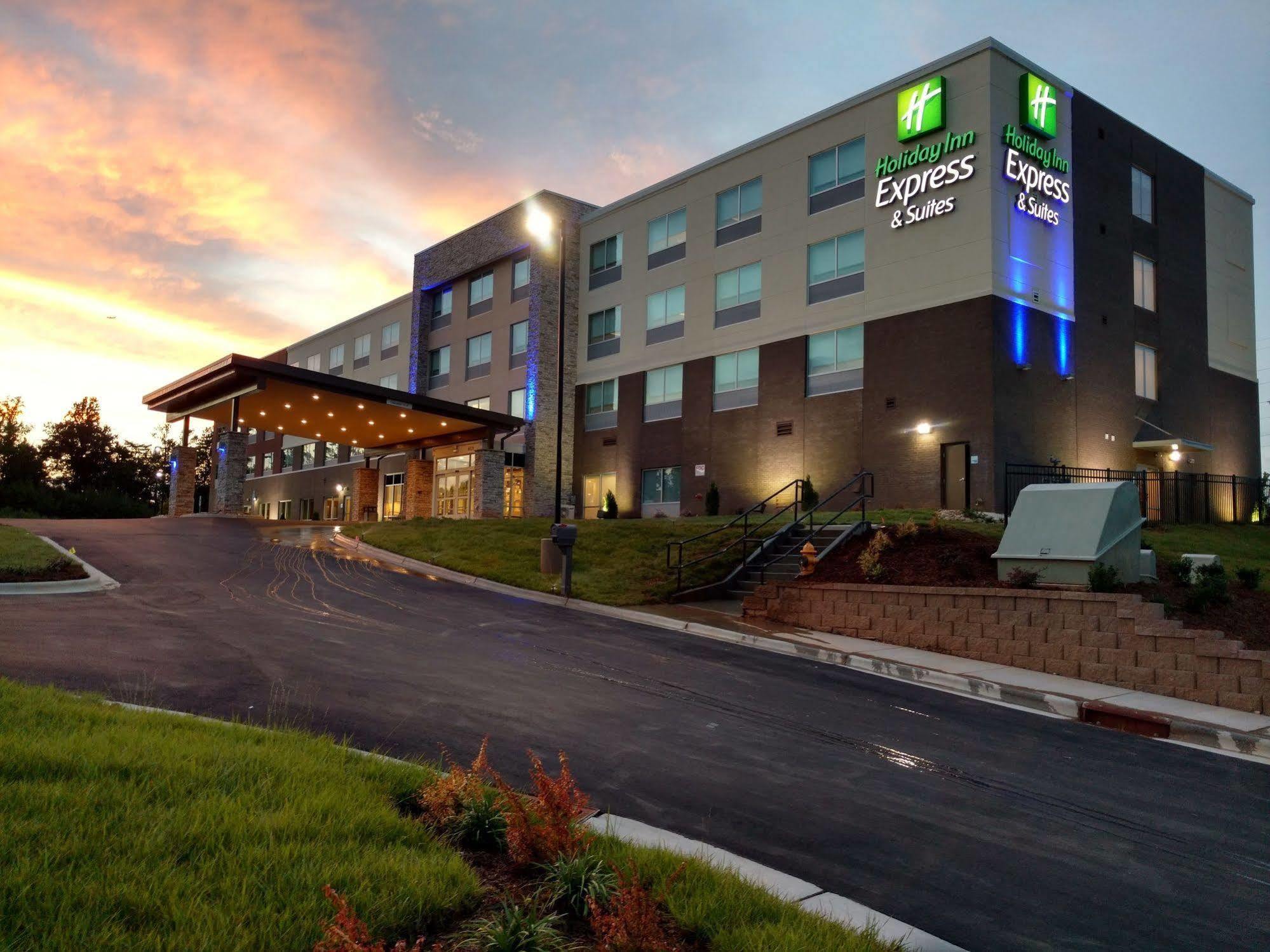 Holiday Inn Express & Suites - Charlotte Ne - University Area By Ihg Dış mekan fotoğraf
