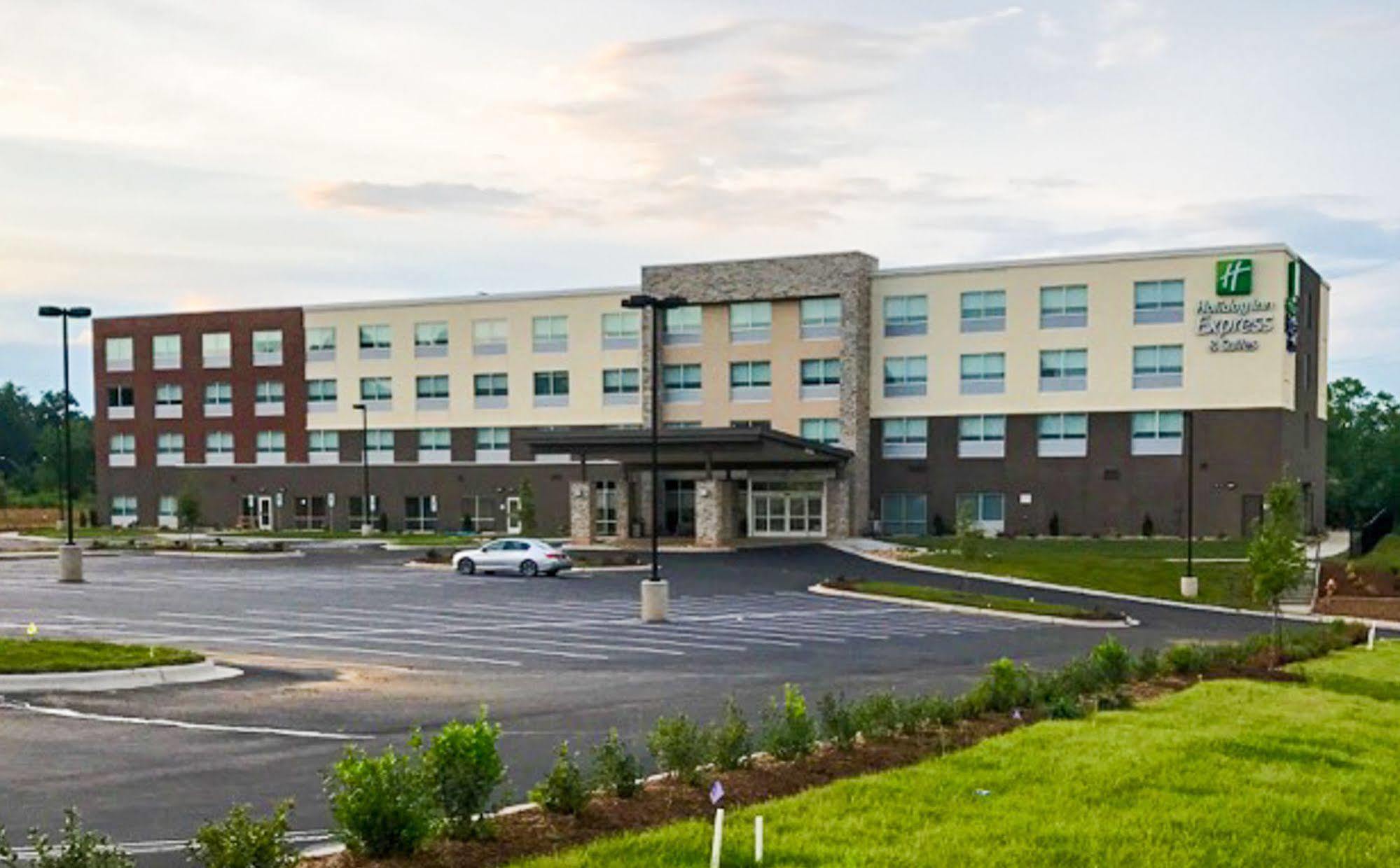 Holiday Inn Express & Suites - Charlotte Ne - University Area By Ihg Dış mekan fotoğraf