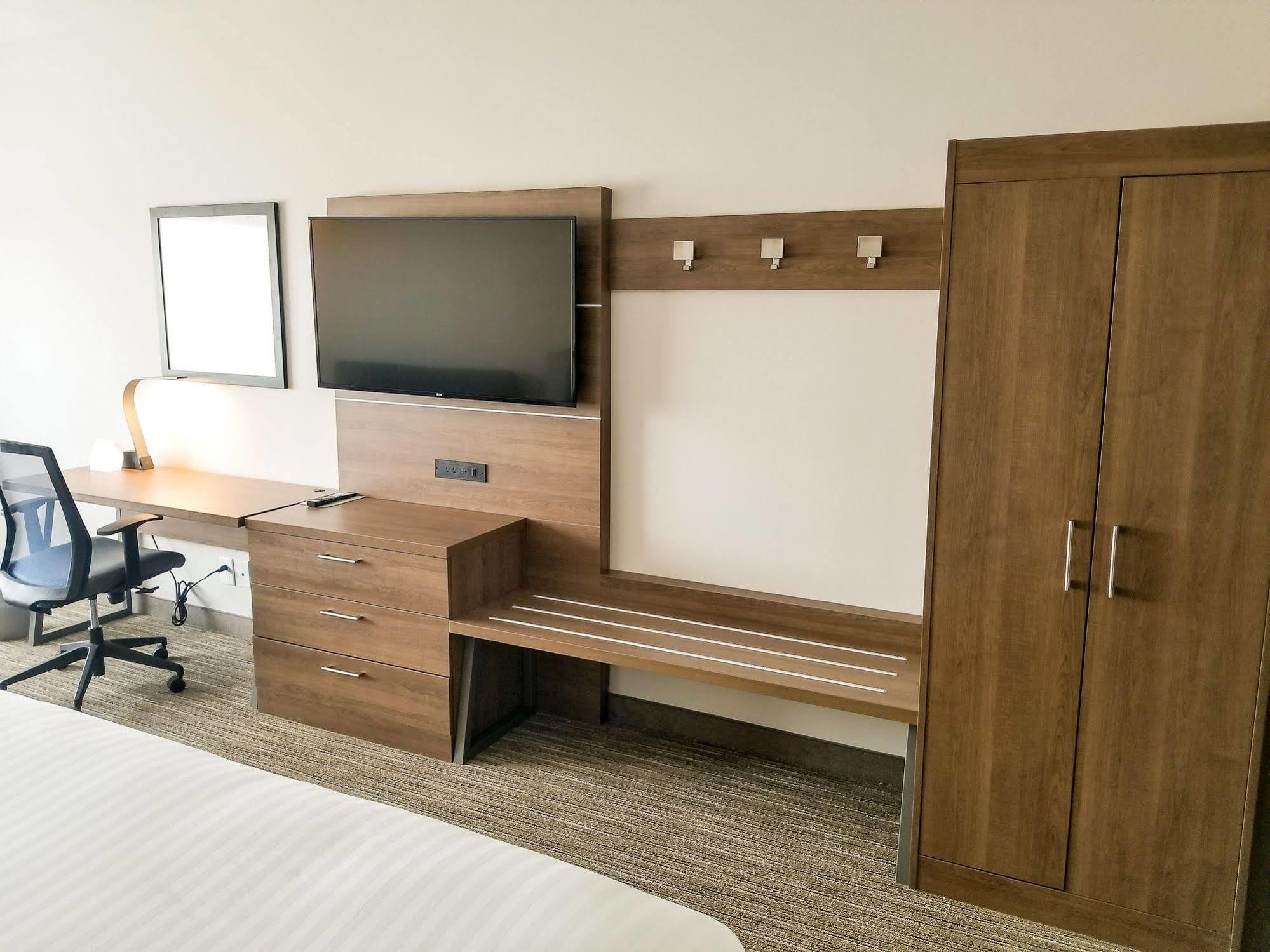 Holiday Inn Express & Suites - Charlotte Ne - University Area By Ihg Dış mekan fotoğraf