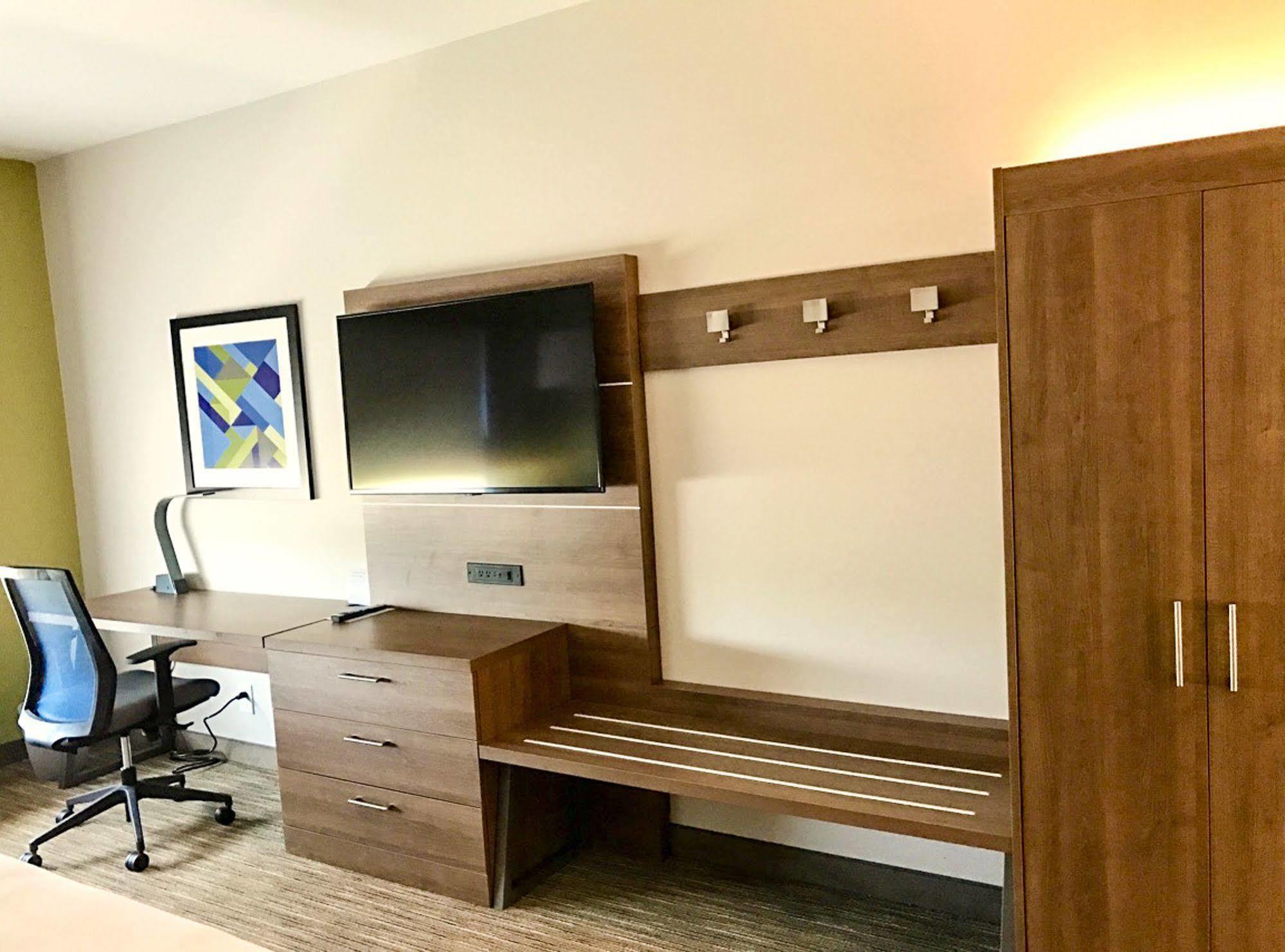 Holiday Inn Express & Suites - Charlotte Ne - University Area By Ihg Dış mekan fotoğraf