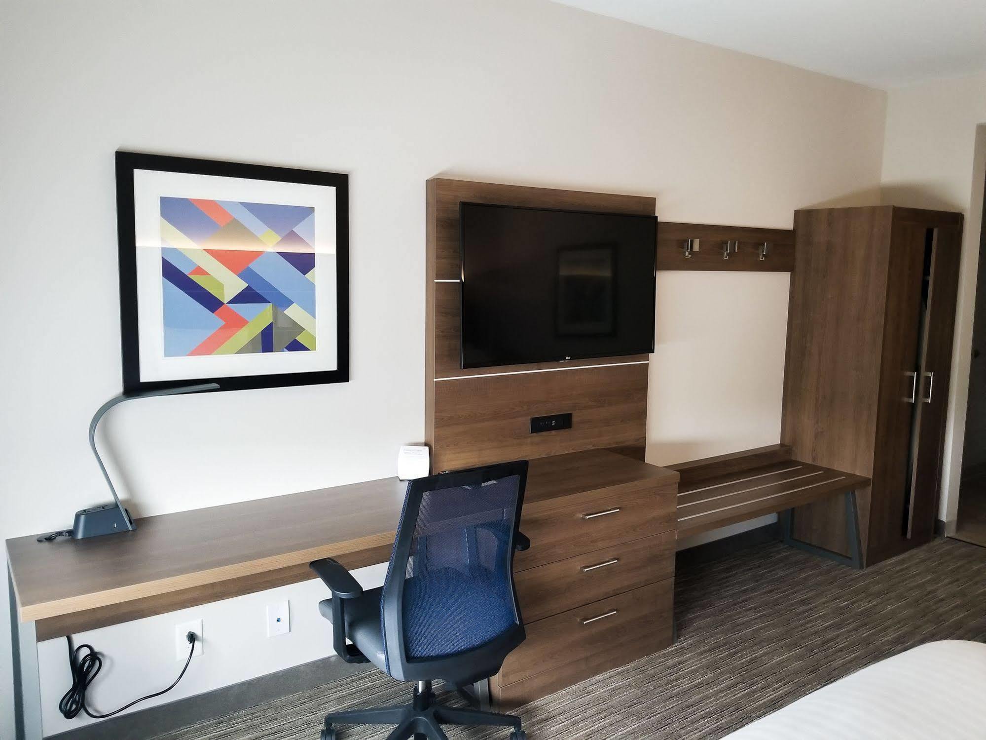Holiday Inn Express & Suites - Charlotte Ne - University Area By Ihg Dış mekan fotoğraf