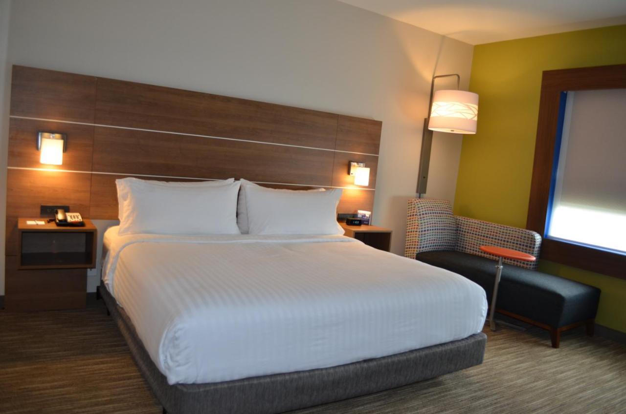 Holiday Inn Express & Suites - Charlotte Ne - University Area By Ihg Dış mekan fotoğraf
